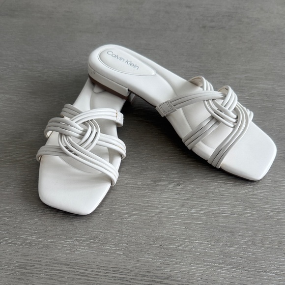 Calvin Klein Women's White Knotted Sandals S7.5 NWT - Picture 2 of 4